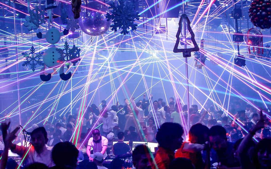 Why Hiring an Event Emcee Singapore Is Worth Every Penny